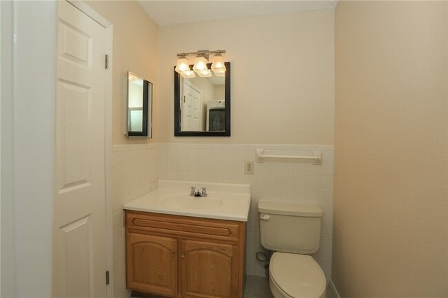 Building Photo - 39 Sheneman Dr