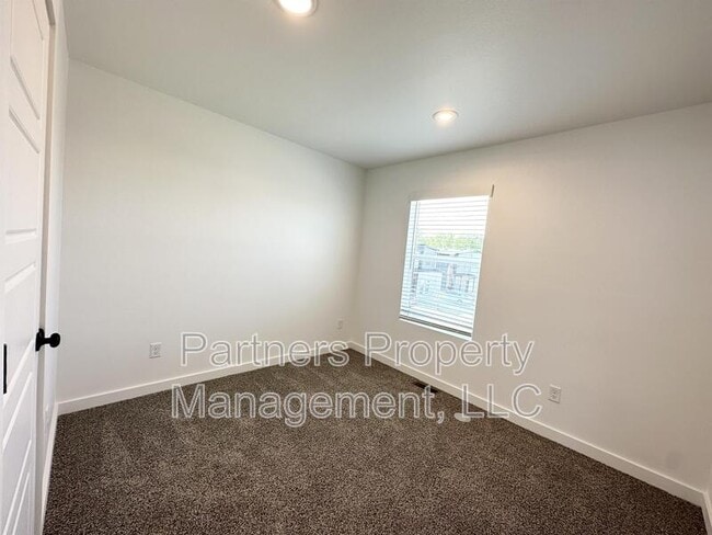 Building Photo - 1070 Boardwalk Ave