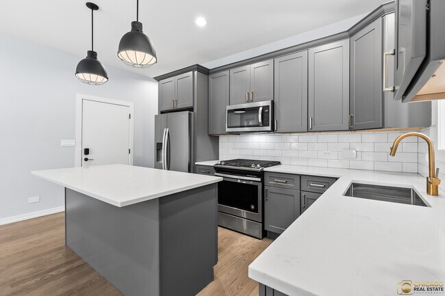 Building Photo - 4402 S Prairie Ave