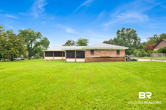 Building Photo - 11525 Brenda Rd