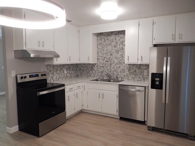 Building Photo - 520 Pasco Ct