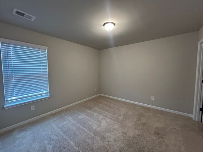 Building Photo - **Move in with NO SECURITY DEPOSIT**11612 Winston Dr - Available NOW! $100 Off First 2 Months!  –...