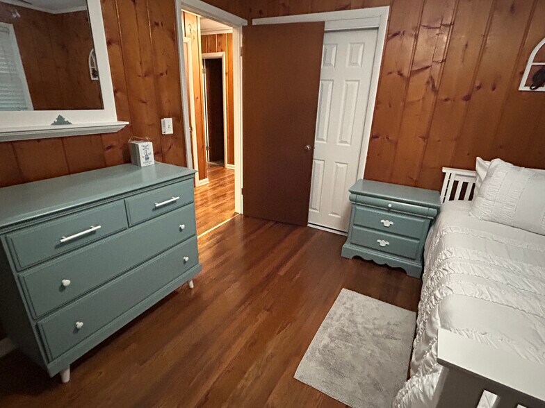 Bedroom XL Twin Bed - 2511 Mashburn Rd