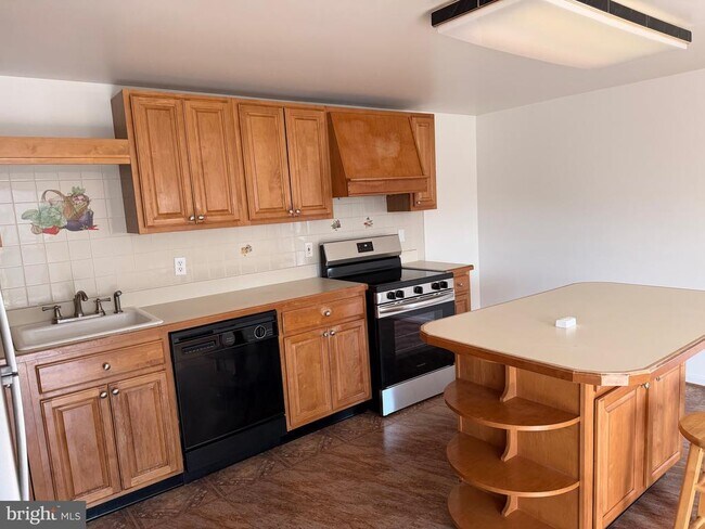 Building Photo - 7285 Clyde Jones Rd