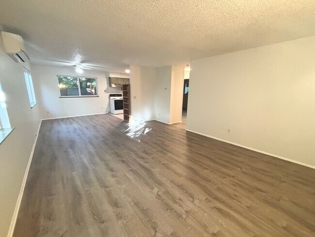 Building Photo - TV1232* - A