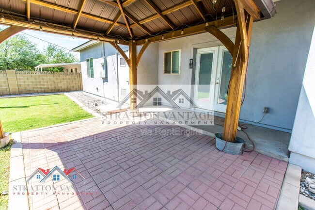 Building Photo - 2249 E Sells Dr