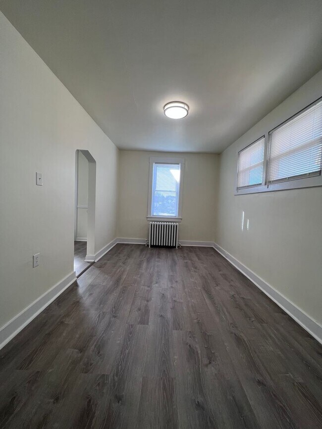 Building Photo - Updated 2BR 1 bath house for rent