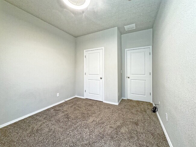 Building Photo - Wonderful, Newer 4 BR Home in Cleveland Heights!