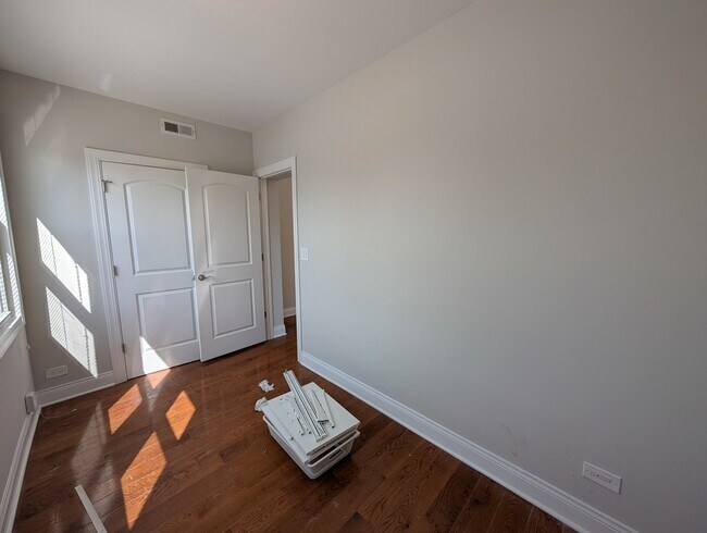 Building Photo - 3048 N Milwaukee Ave