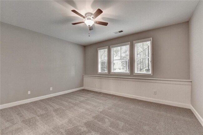 Building Photo - 812 Red Hart Ln