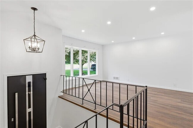 Building Photo - 40 Oak Hill Terrace