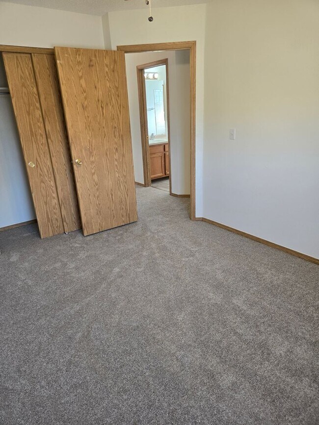 Building Photo - Single family home in Cul-De-Sac