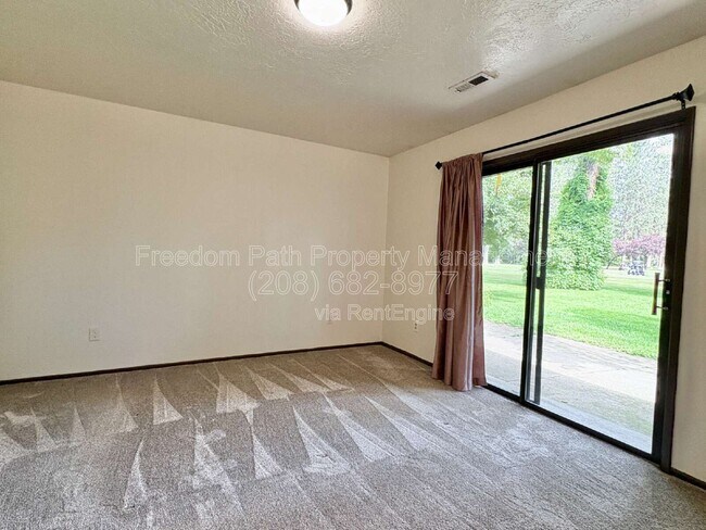 Building Photo - 2707 Fairway Dr
