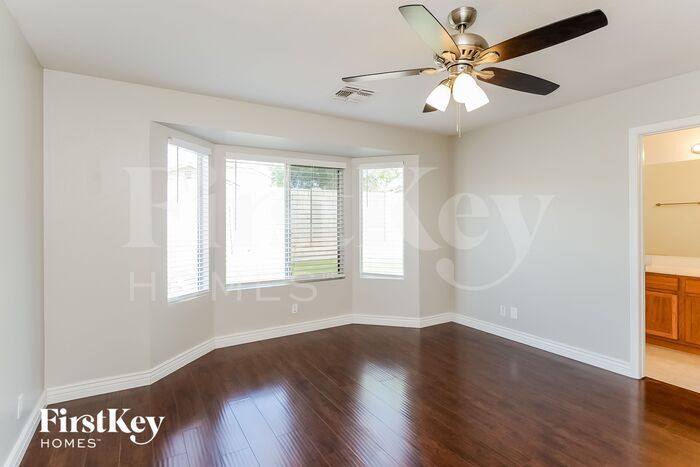 Building Photo - 8518 E Clovis Ave