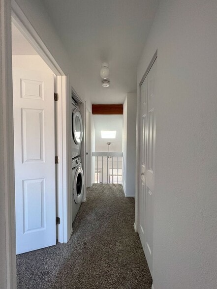 Building Photo - 304 S Taft Ct