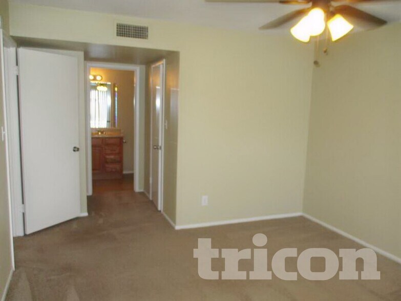 Building Photo - 4150 W Frier Dr