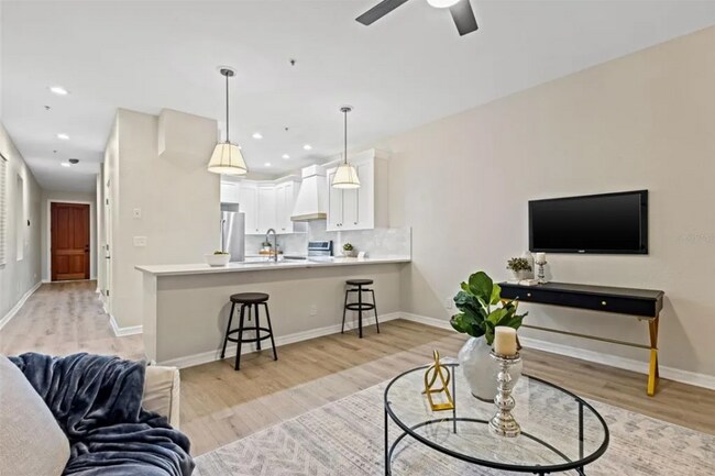 Building Photo - 330 Lang Ct N