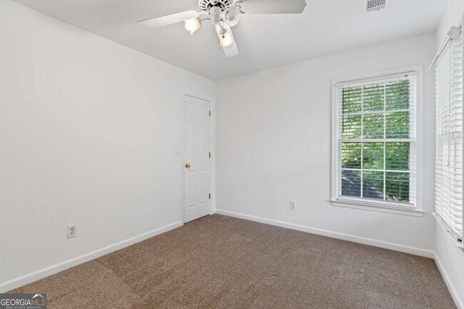 Building Photo - 1249 McLendon Dr