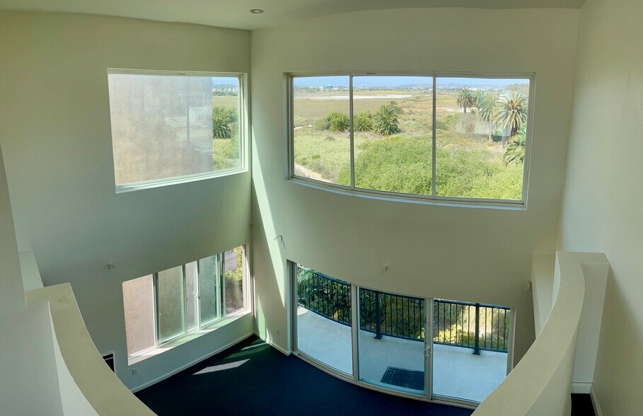 Building Photo - 6657 Vista Del Mar