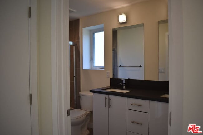 Building Photo - 4504 Colbath Ave