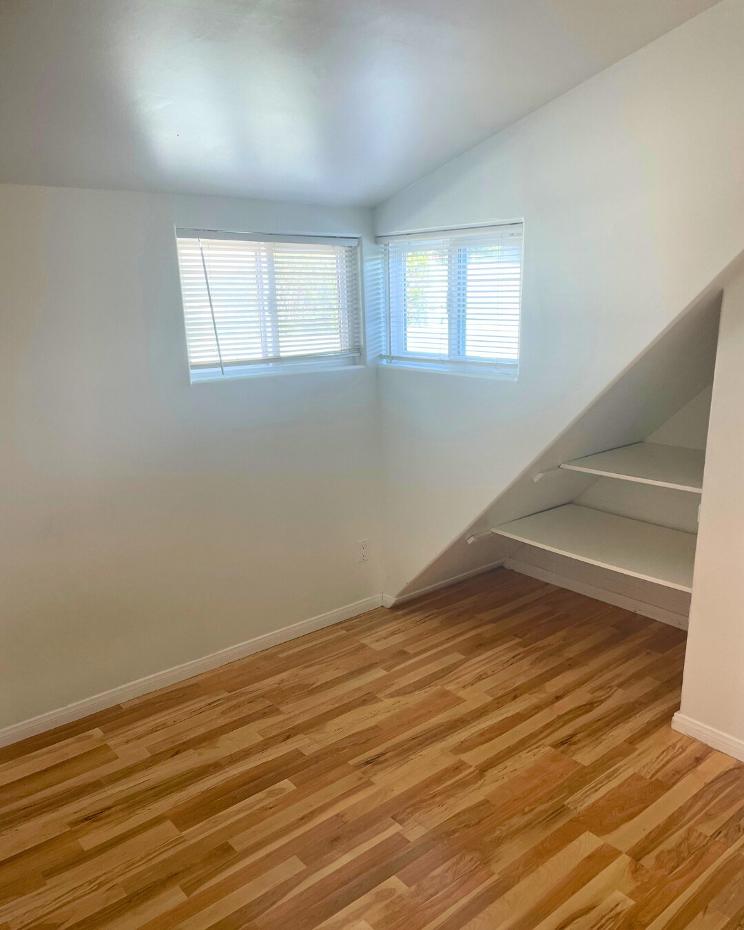 Building Photo - 502 S Clementine St