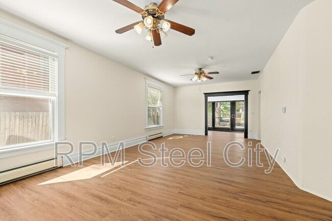 Building Photo - 2125 N Grand Ave