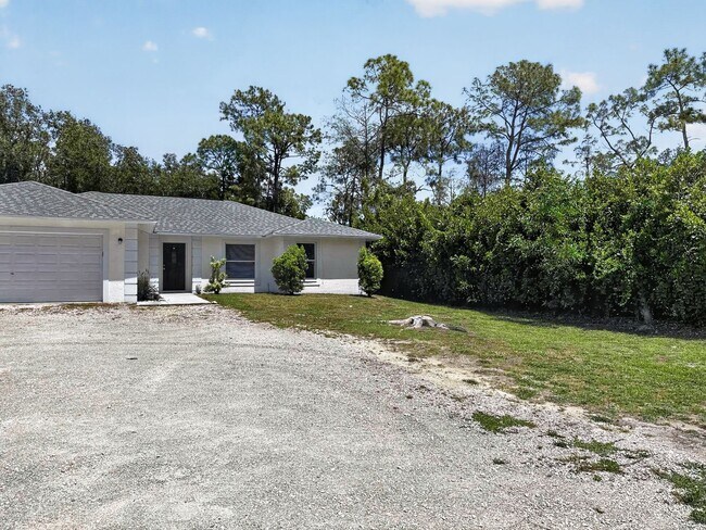 Building Photo - Annual rental offering privacy and space on 1.14 acres in Naples!