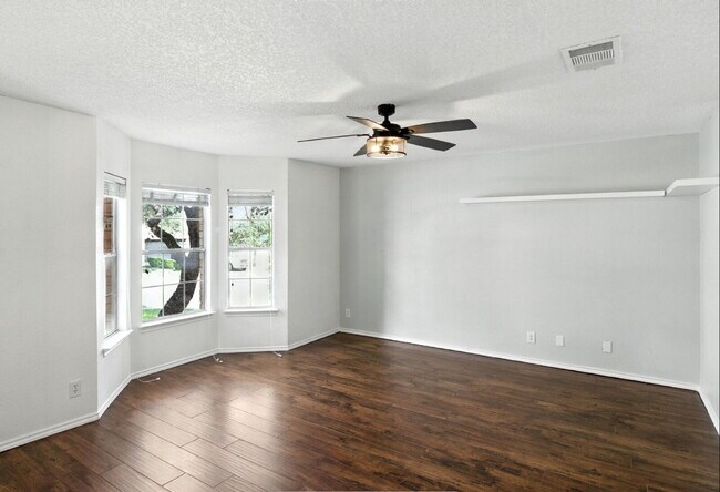Building Photo - 22023 Oriole Hill Dr