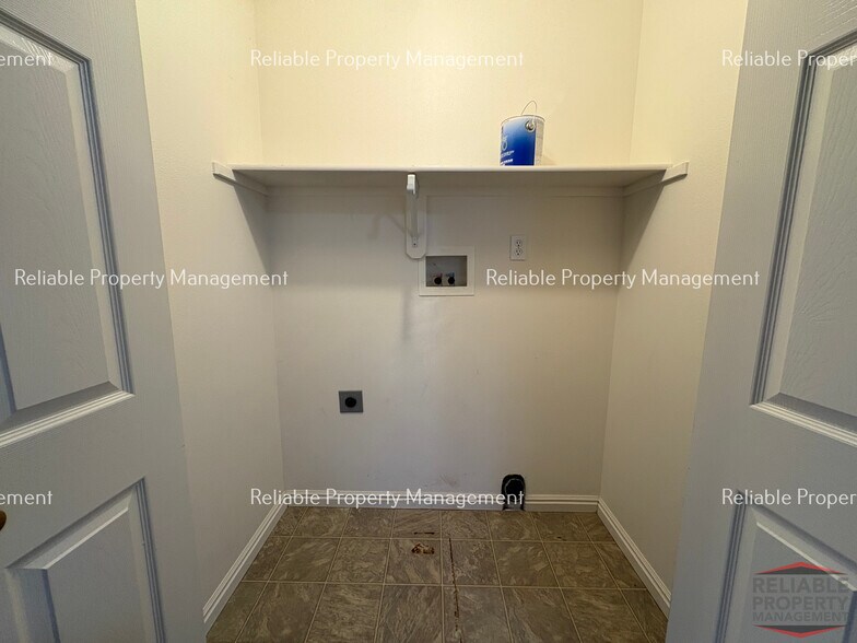 Building Photo - 620 Linden Dr