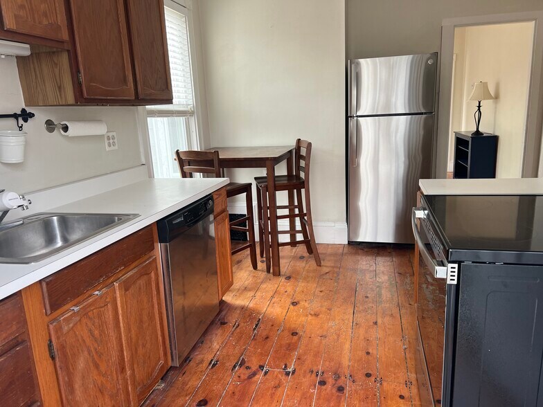 Building Photo - 322 Merrimac St