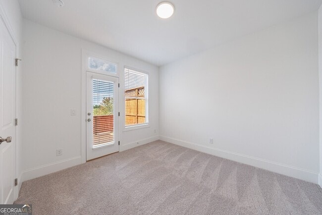 Building Photo - 10744 Davis Dr