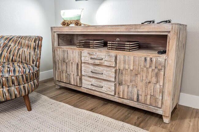 Building Photo - 5045 N 81st St