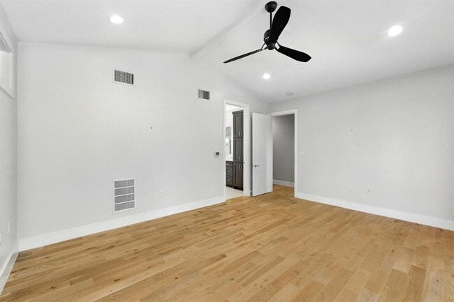 Building Photo - 901 Bouldin Ave