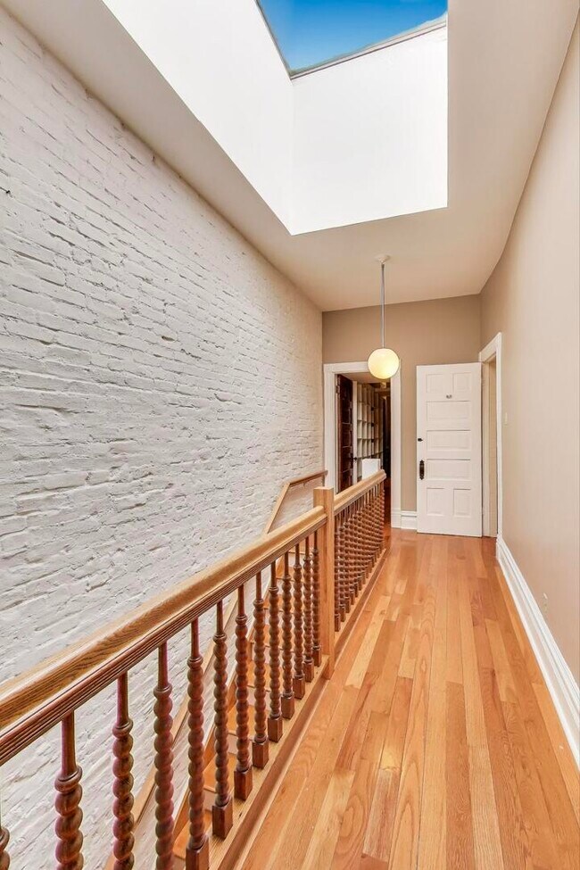 Building Photo - 5203 S Dorchester Ave