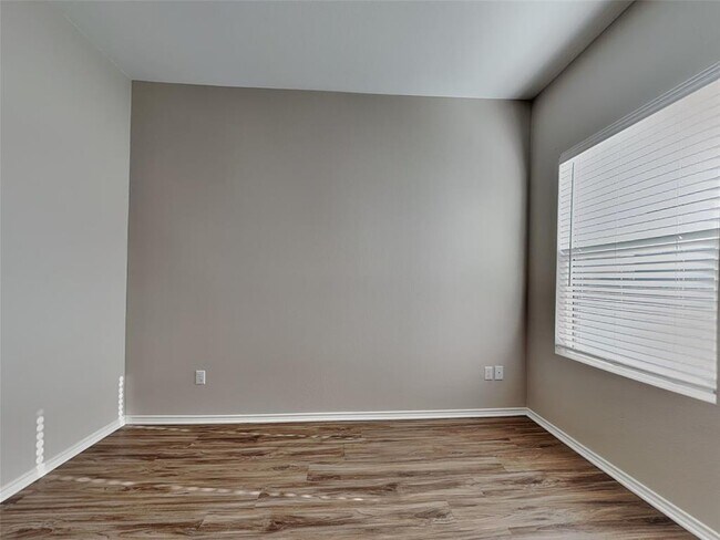 Building Photo - 108 Mica Trl