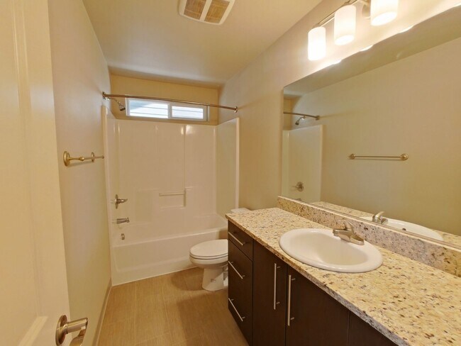 Building Photo - 335-337 NW 18th St.