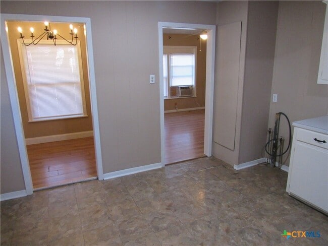 Building Photo - 1002 Duncan Ave