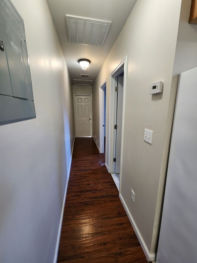 Building Photo - 2 Bed 1 Bath Apartment In Loch Sheldrake