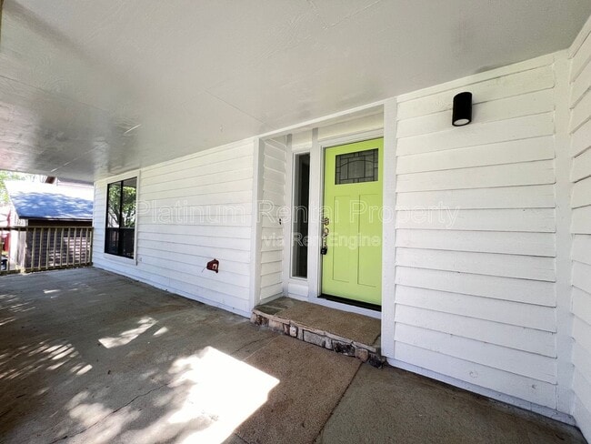 Building Photo - 1331 Buttercup Ct