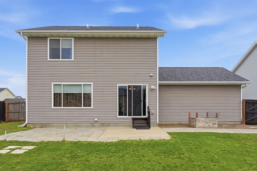 Building Photo - 4803 NE Trilein Dr