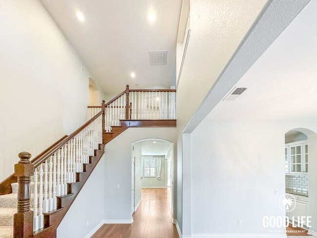 Building Photo - 823 Scenic Terrace Pl