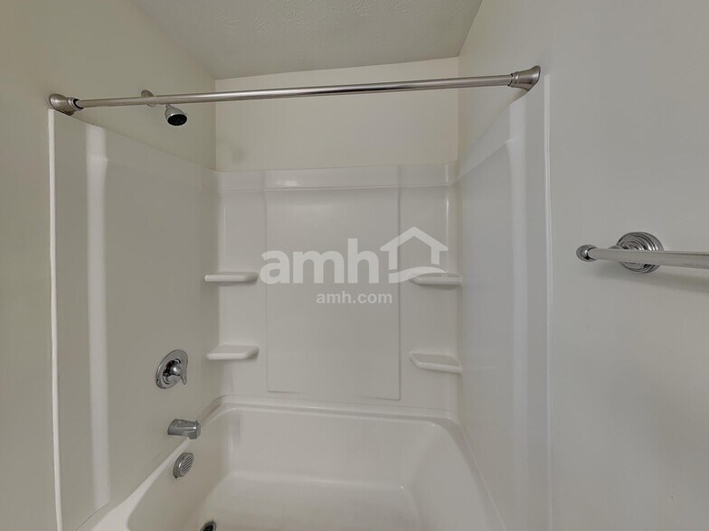 Building Photo - 6605 Shooting Star Dr