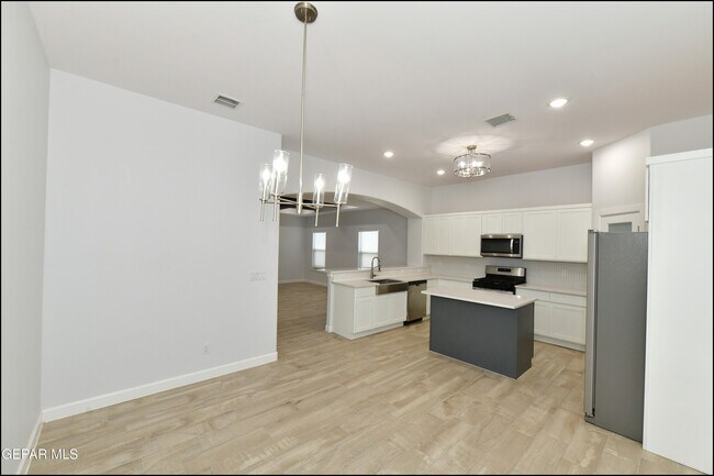 Building Photo - 142 Ruth Trl