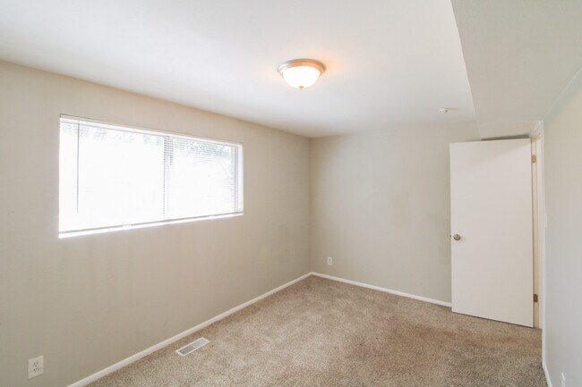 Building Photo - Orem Home