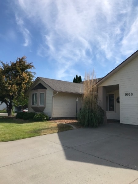 Building Photo - 1068 Mountain View Dr