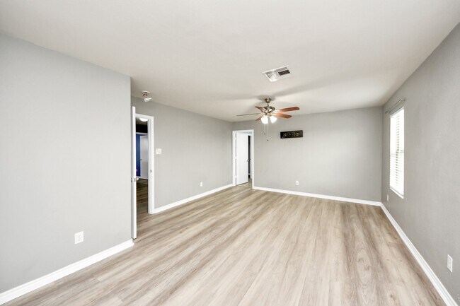 Building Photo - 12102 Helvick Cres Ave