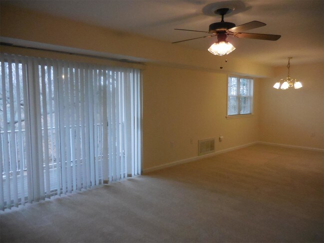 Building Photo - Concord Cove Apartments - 1122-11D