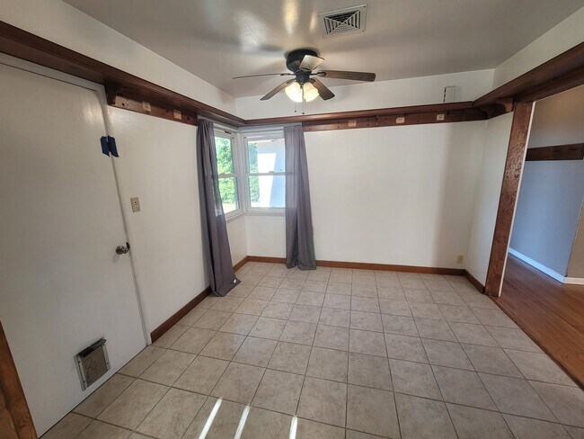 Building Photo - Single-Story 4-Bedroom Apartment in Yucaipa!