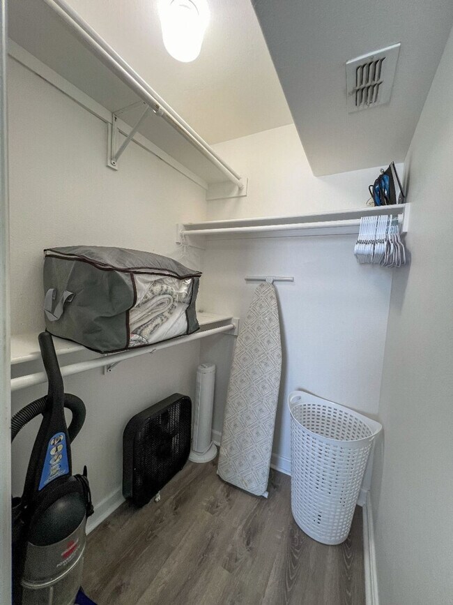 Building Photo - 15010 Leeward Dr