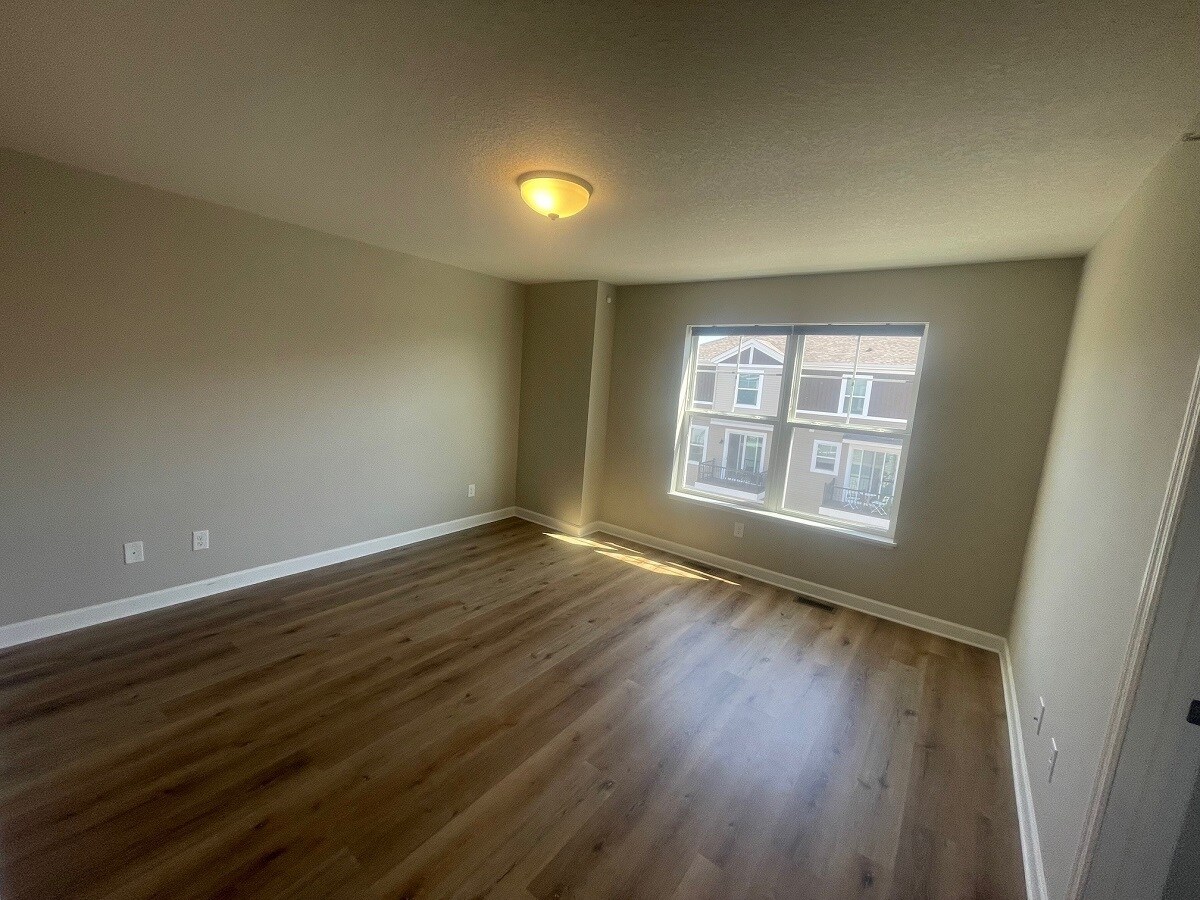 Building Photo - 873 Roselyn Dr